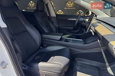 Седан Tesla Model 3 2021 в Киеве
