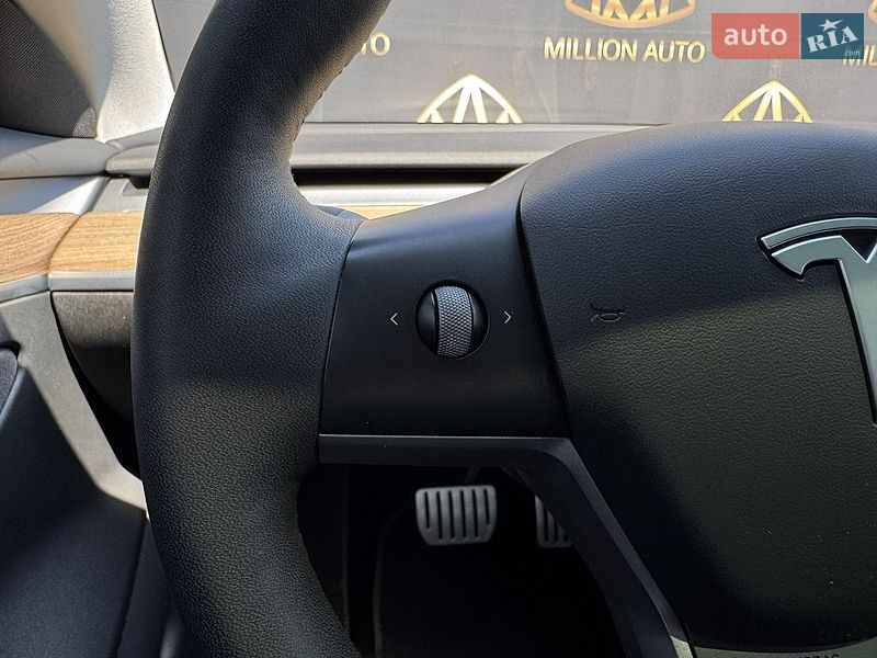 Седан Tesla Model 3 2021 в Киеве