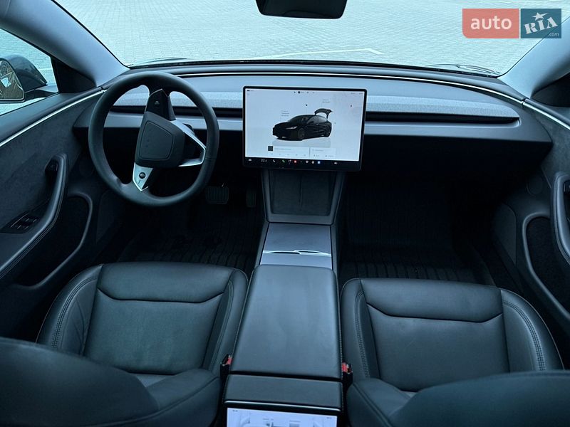 Седан Tesla Model 3 2024 в Дубні