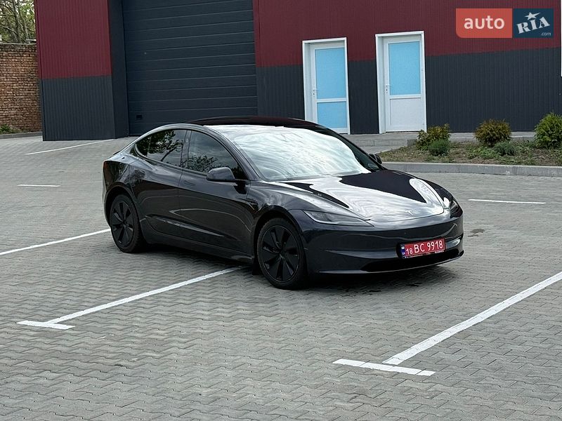 Tesla Model 3 2024