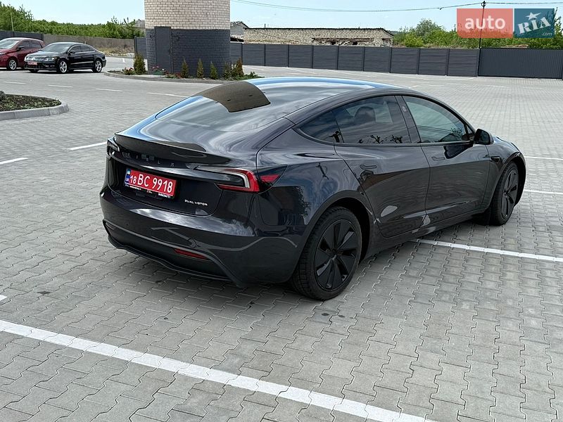 Седан Tesla Model 3 2024 в Дубні