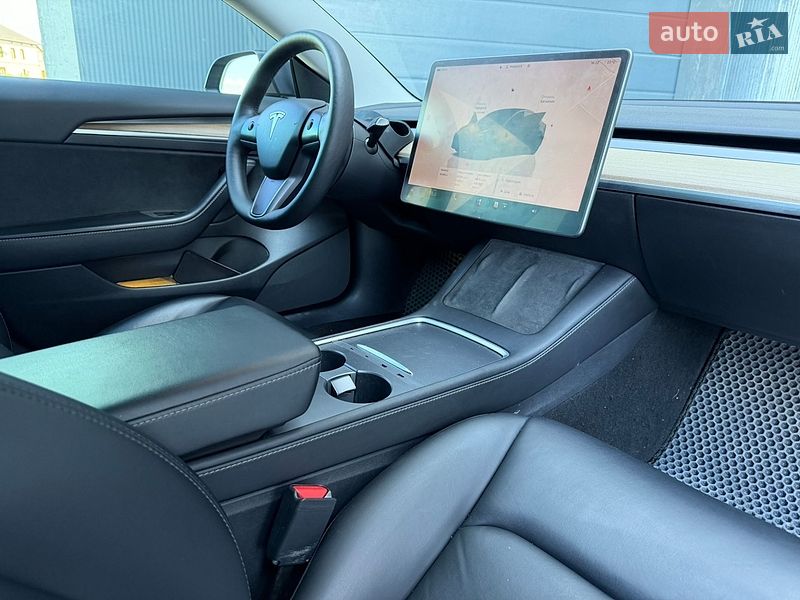 Седан Tesla Model 3 2022 в Львові