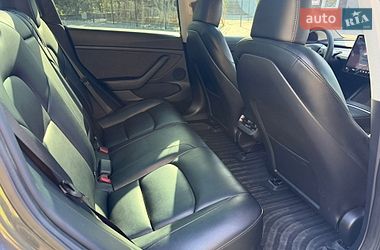 Седан Tesla Model 3 2023 в Кам'янському