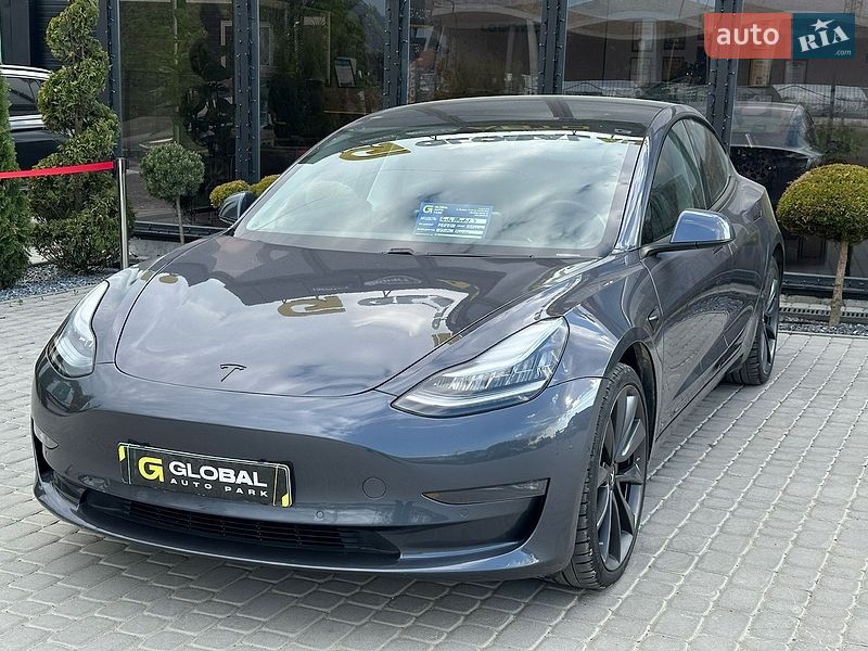 Седан Tesla Model 3 2020 в Львове