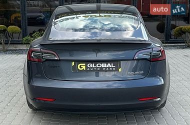 Седан Tesla Model 3 2020 в Львове