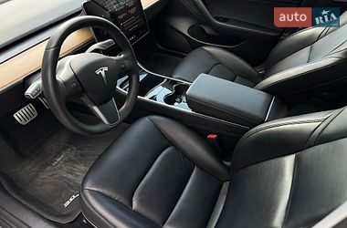 Седан Tesla Model 3 2020 в Львове