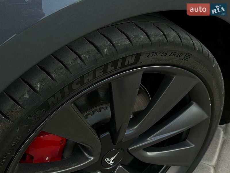 Седан Tesla Model 3 2020 в Львове