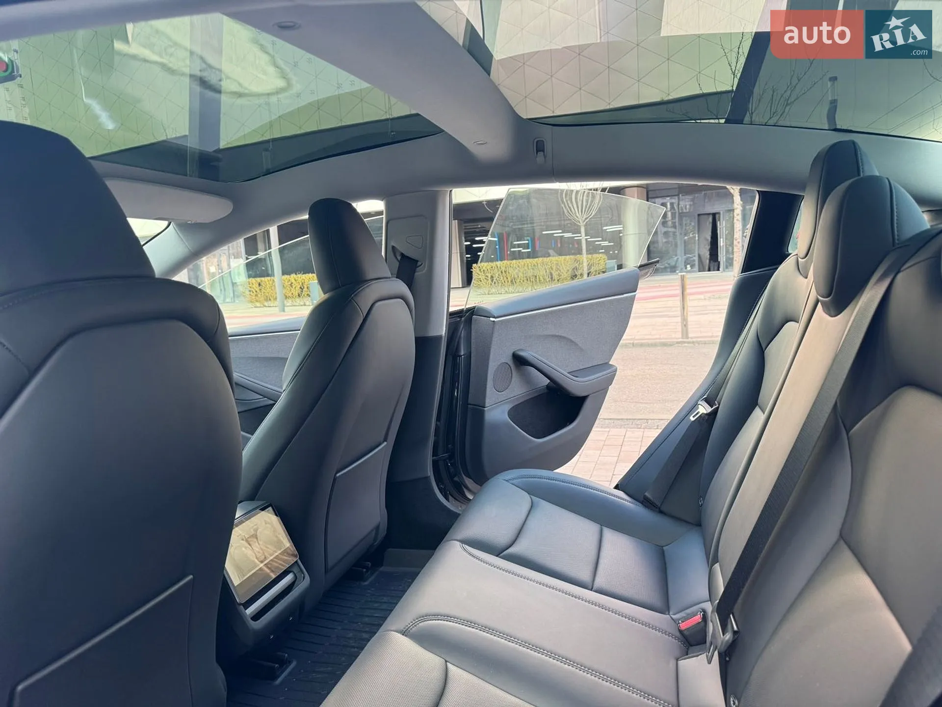 2025 Tesla Model 3 - мініатюра 12