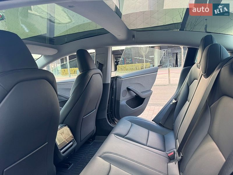Седан Tesla Model 3 2025 в Києві