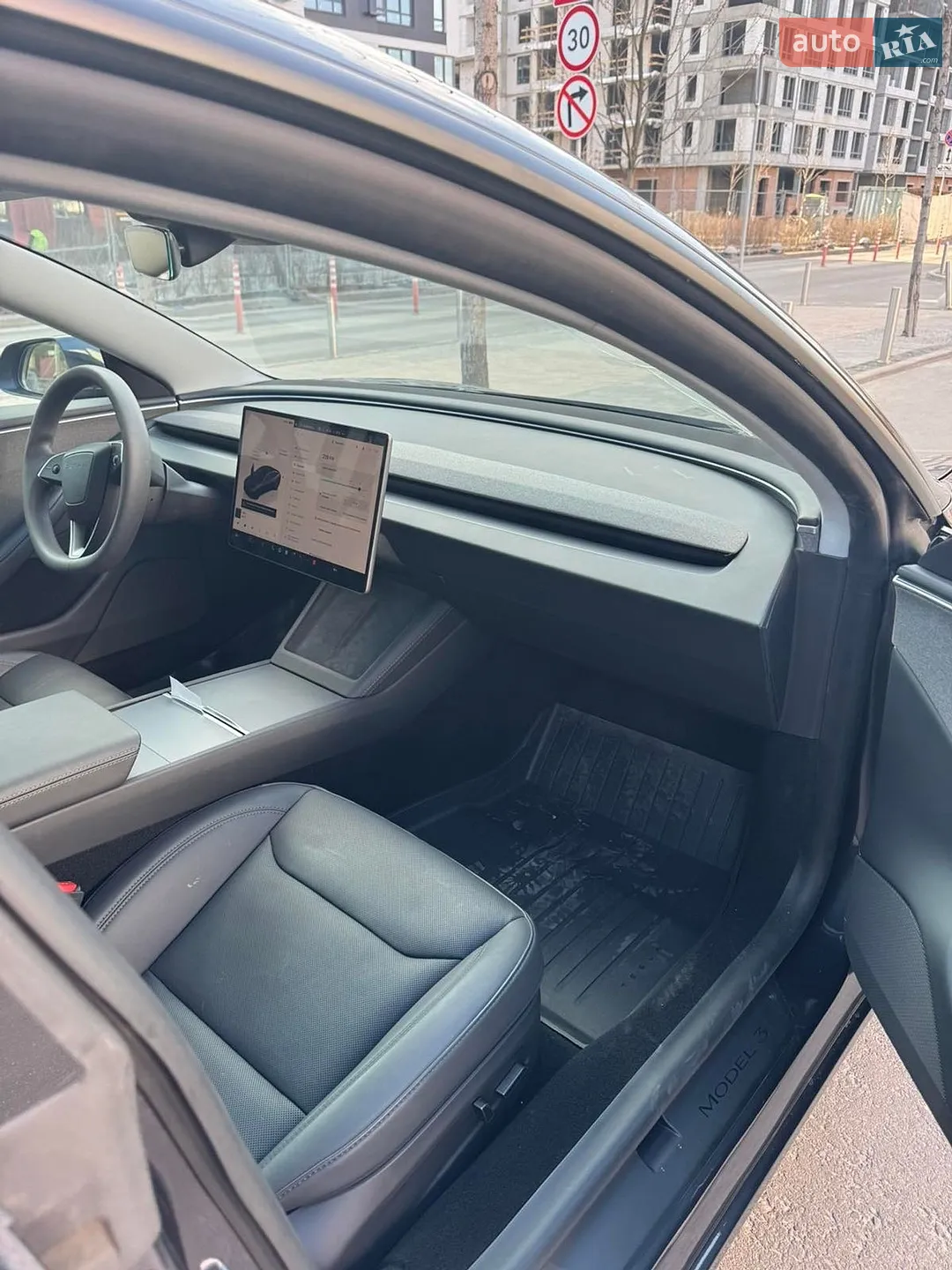 2025 Tesla Model 3 - мініатюра 13