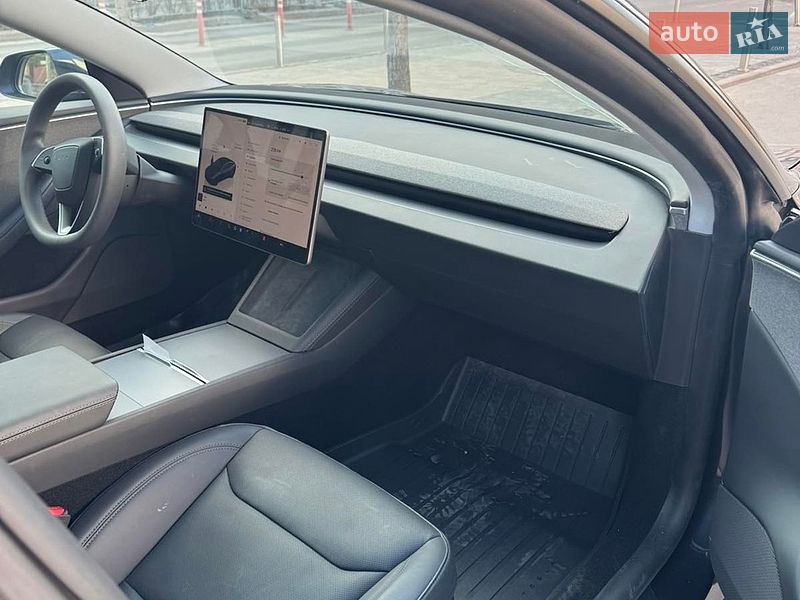 Седан Tesla Model 3 2025 в Києві
