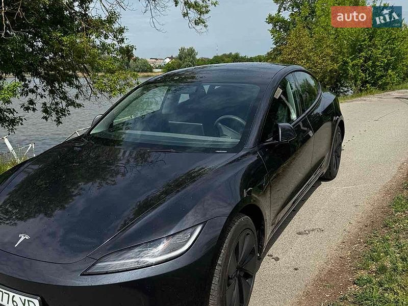 Седан Tesla Model 3 2025 в Києві