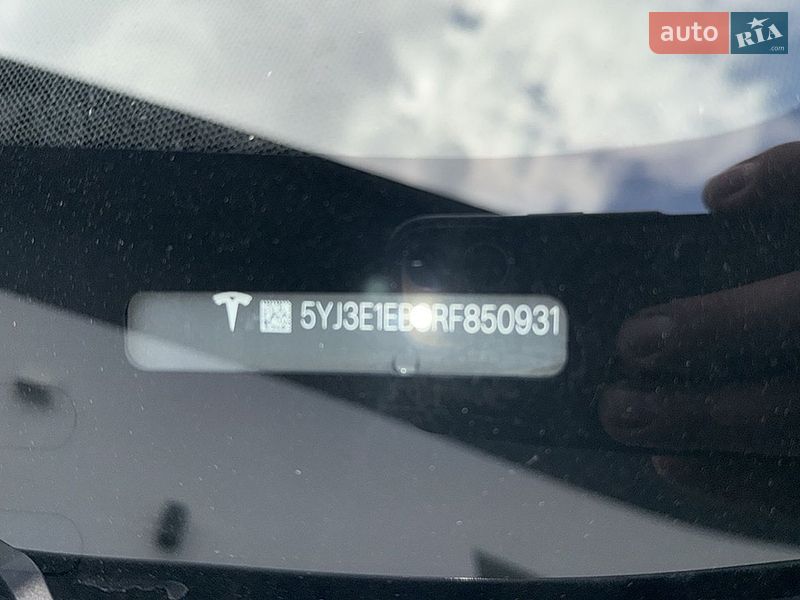 Седан Tesla Model 3 2024 в Дубні