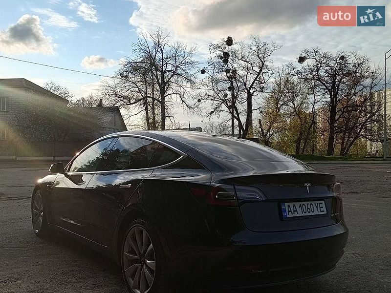 Седан Tesla Model 3 2018 в Киеве