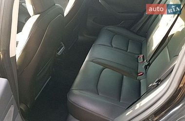 Седан Tesla Model 3 2018 в Киеве