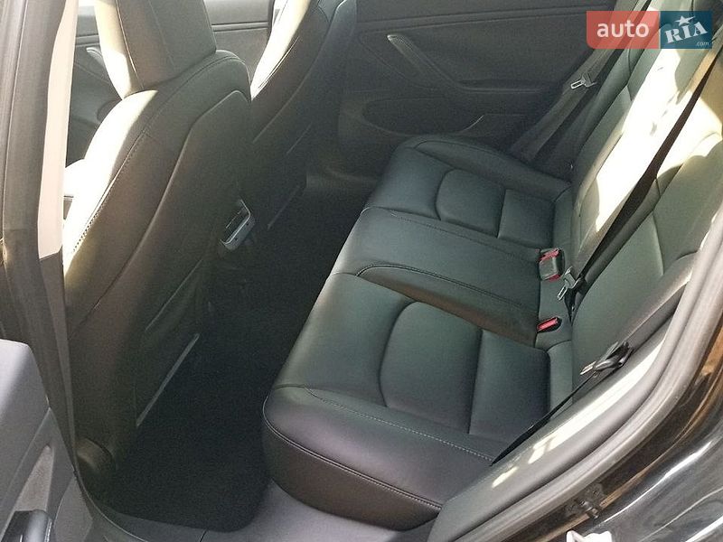 Седан Tesla Model 3 2018 в Киеве
