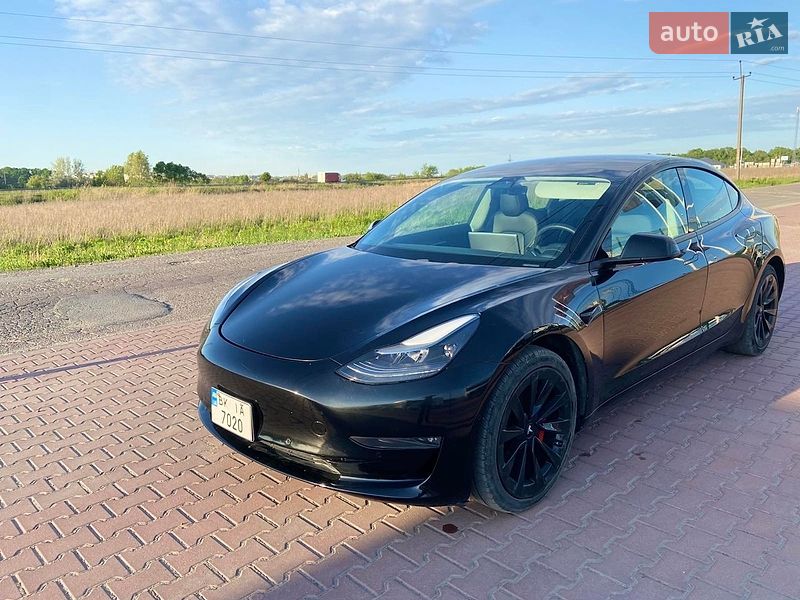 Седан Tesla Model 3 2022 в Рівному