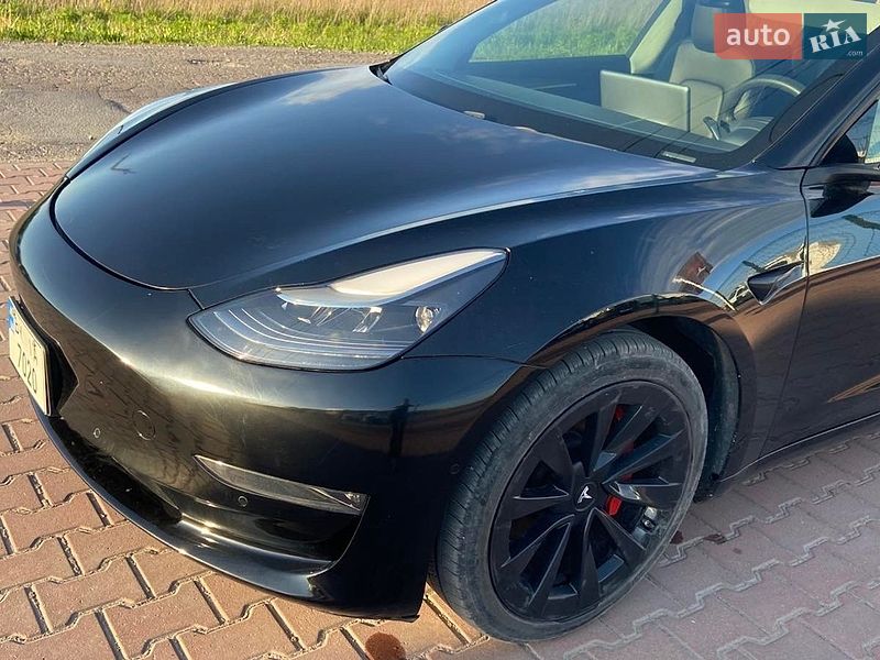 Седан Tesla Model 3 2022 в Рівному
