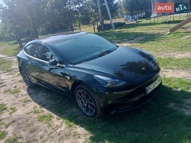 Седан Tesla Model 3 2019 в Новояворівську