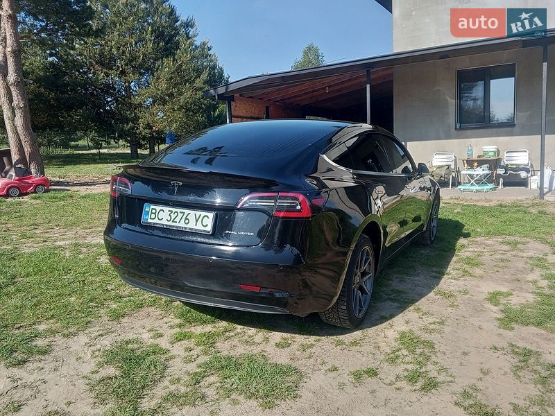 Седан Tesla Model 3 2019 в Новояворівську