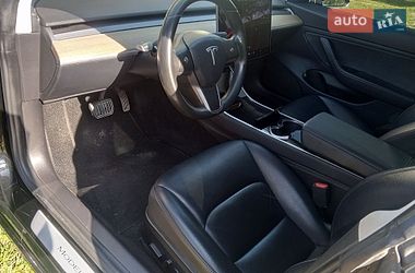 Седан Tesla Model 3 2019 в Новояворівську