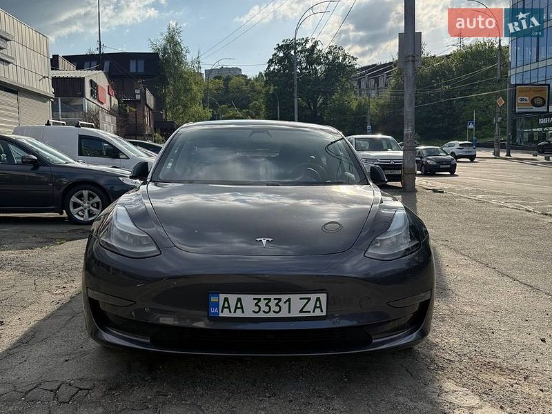 Седан Tesla Model 3 2021 в Киеве