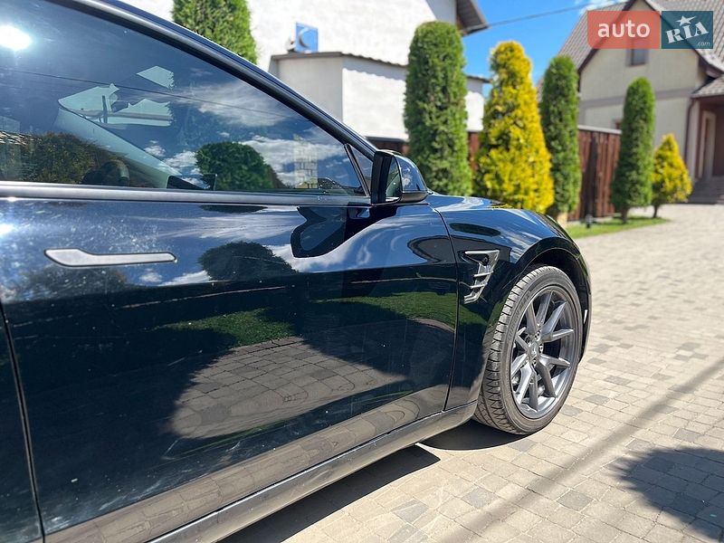 Седан Tesla Model 3 2022 в Луцке