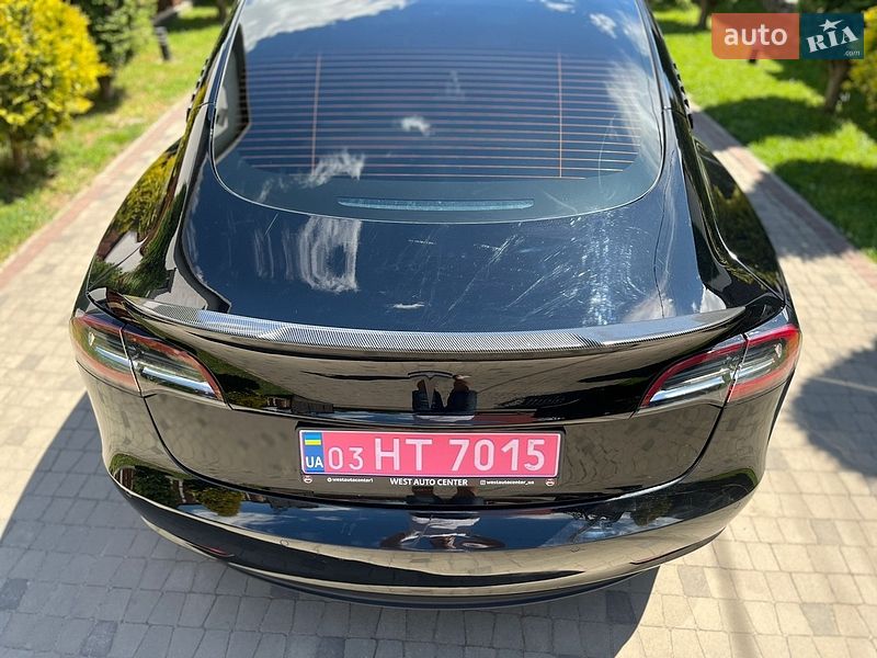Седан Tesla Model 3 2022 в Луцке