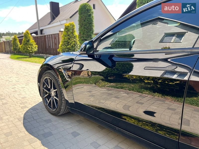 Седан Tesla Model 3 2022 в Луцке