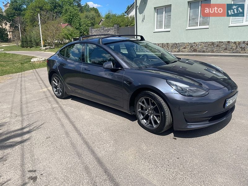 Седан Tesla Model 3 2023 в Львові