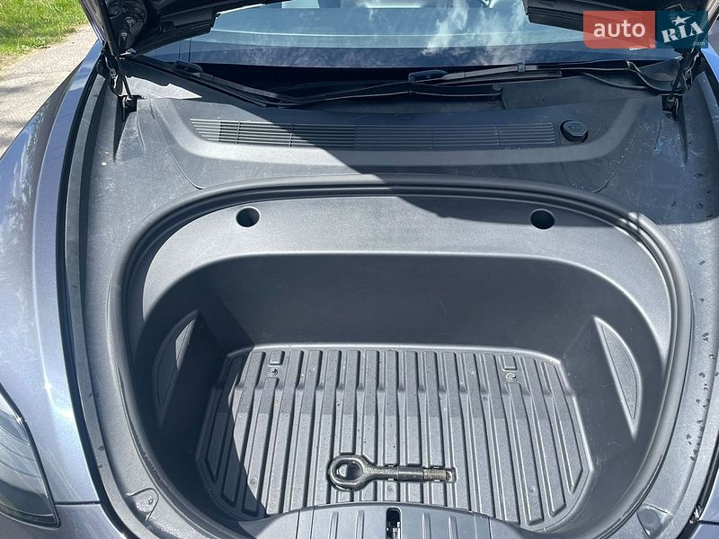 Седан Tesla Model 3 2023 в Львові