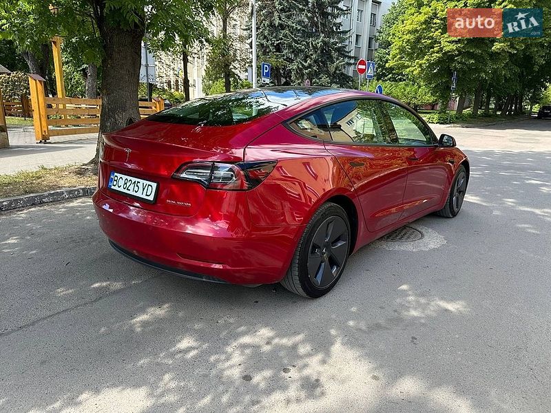 Седан Tesla Model 3 2022 в Золочеві