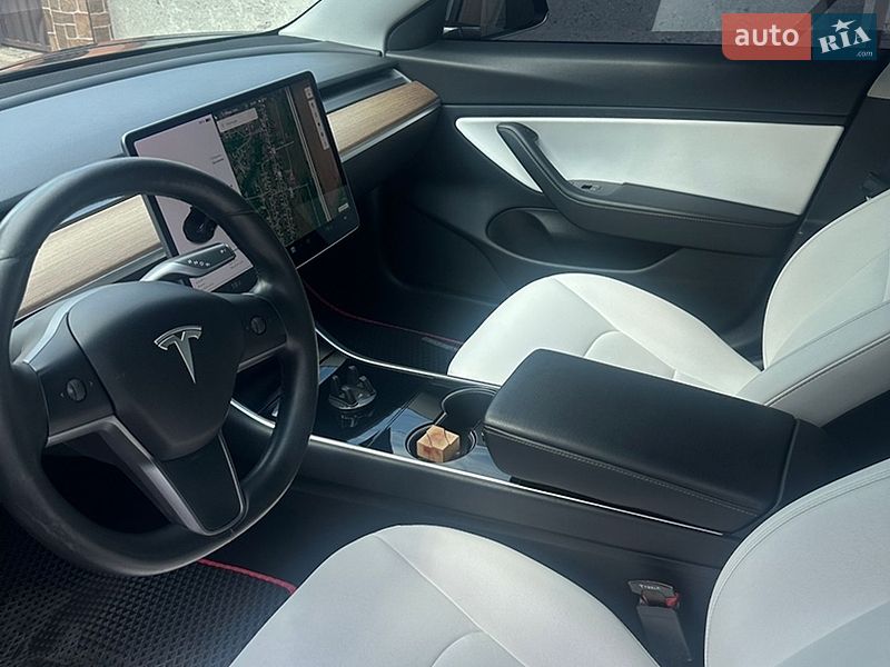 Седан Tesla Model 3 2019 в Дніпрі