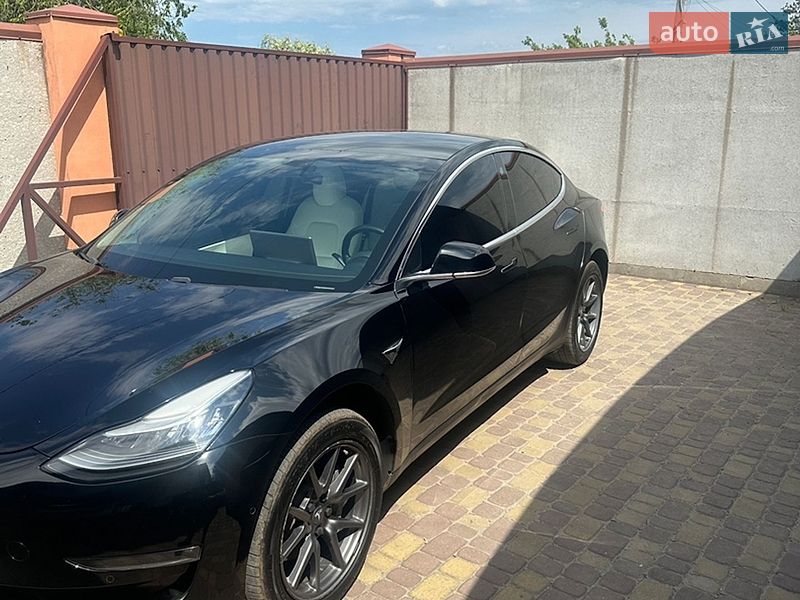 Седан Tesla Model 3 2019 в Дніпрі
