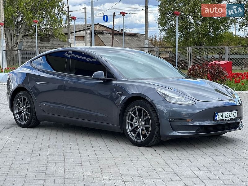 Tesla Model 3 2020