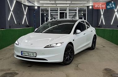 Седан Tesla Model 3 2025 в Києві