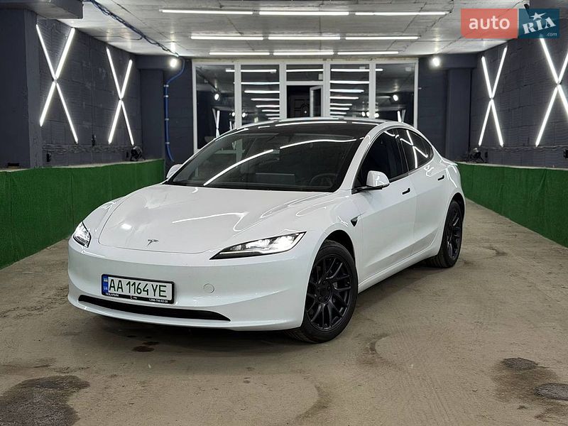Tesla Model 3 2025