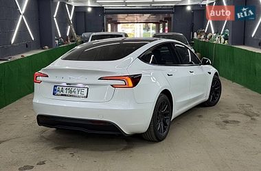 Седан Tesla Model 3 2025 в Киеве
