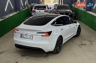 Седан Tesla Model 3 2025 в Киеве