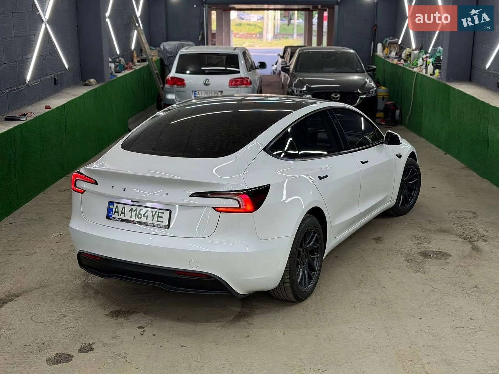 2025 Tesla Model 3 - мініатюра 5