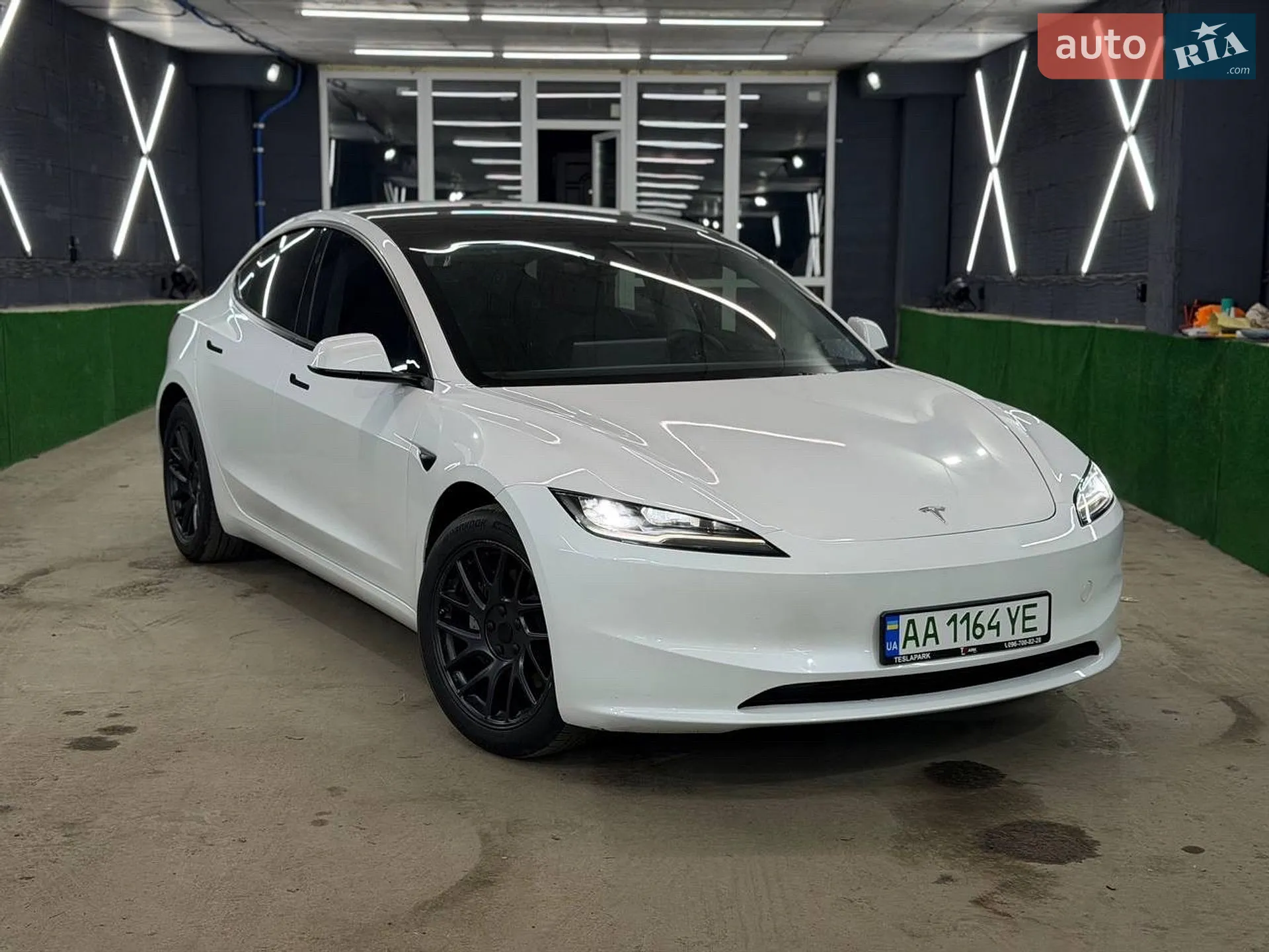 2025 Tesla Model 3 - мініатюра 7