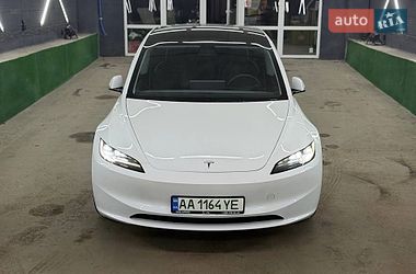 Седан Tesla Model 3 2025 в Киеве