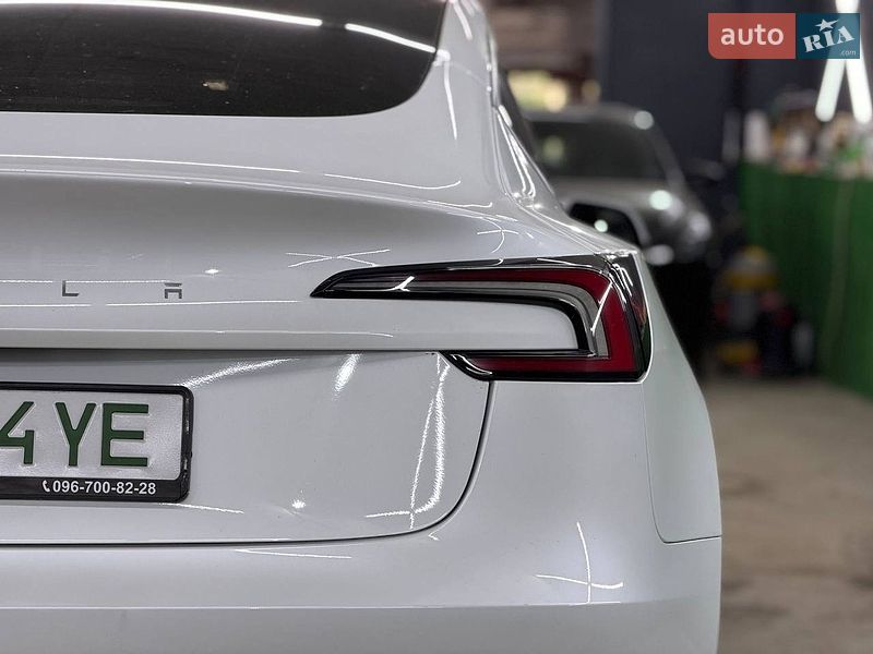 Седан Tesla Model 3 2025 в Киеве
