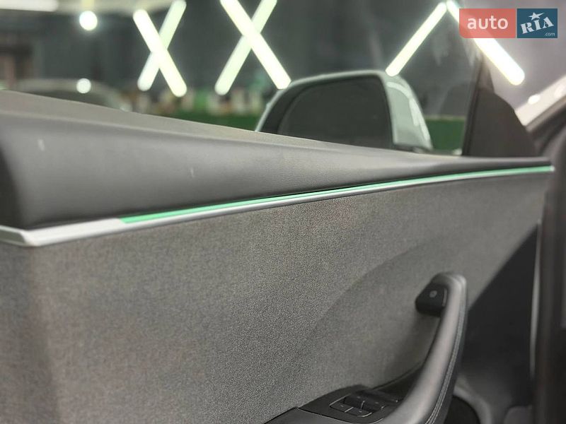 Седан Tesla Model 3 2025 в Киеве