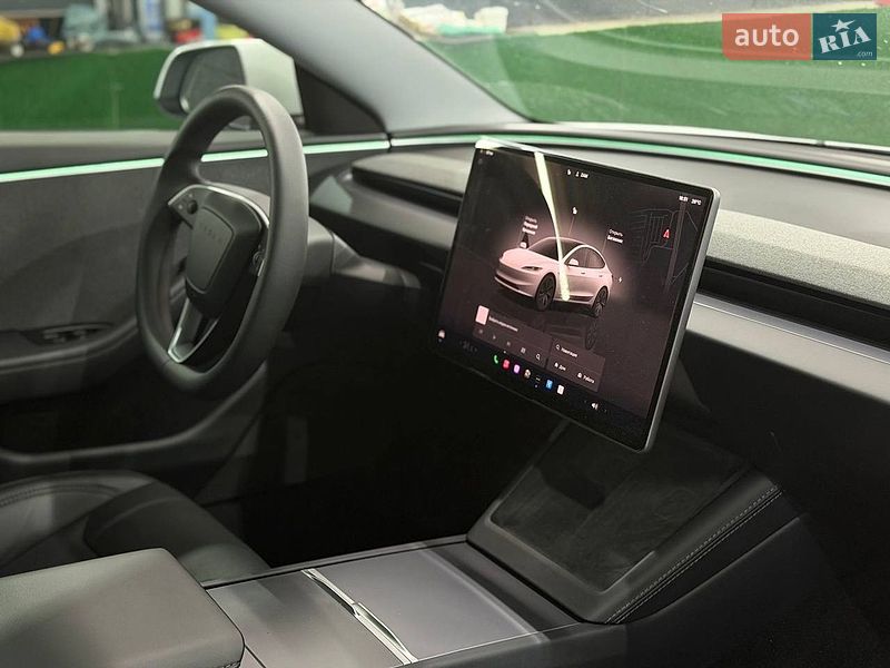 Седан Tesla Model 3 2025 в Киеве