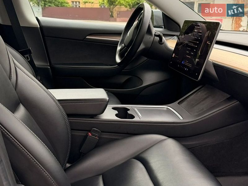 Седан Tesla Model 3 2022 в Ужгороді