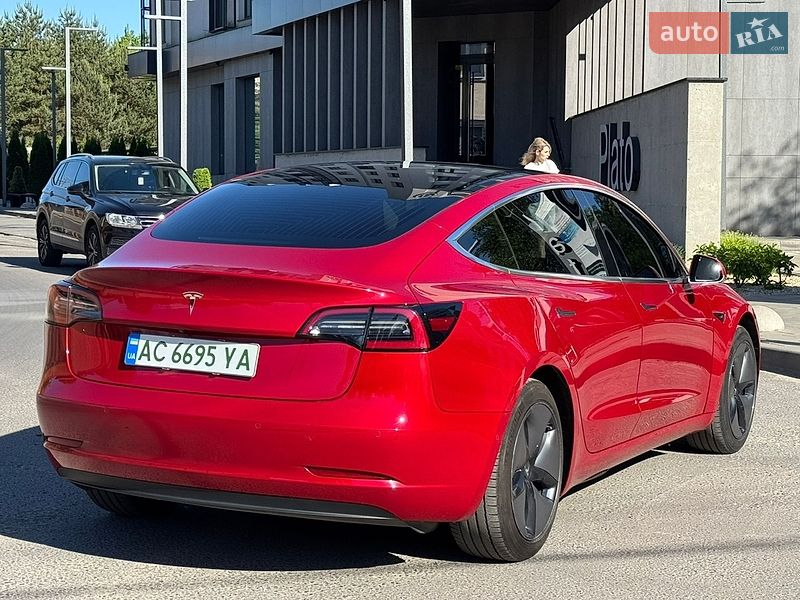 Седан Tesla Model 3 2019 в Луцьку