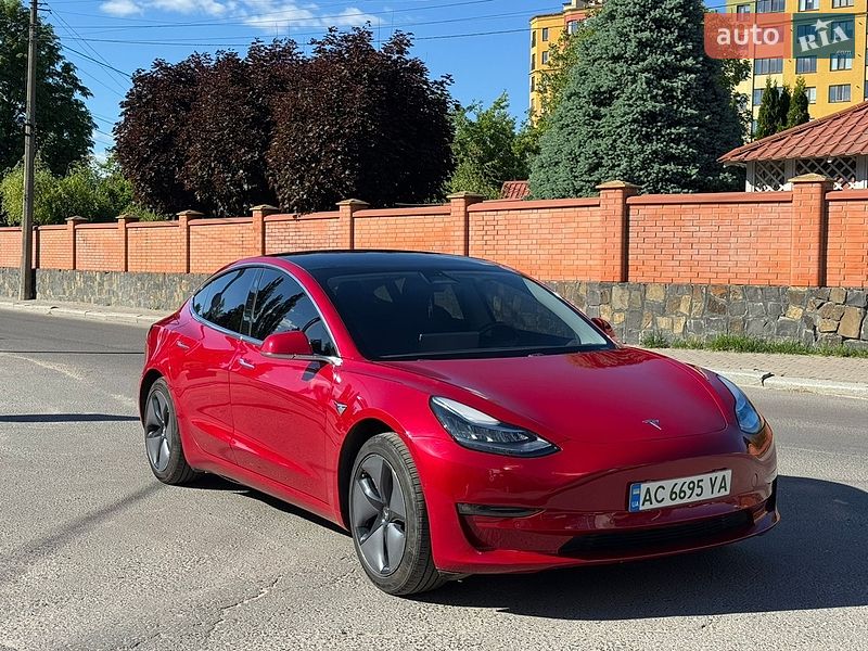 Седан Tesla Model 3 2019 в Луцке