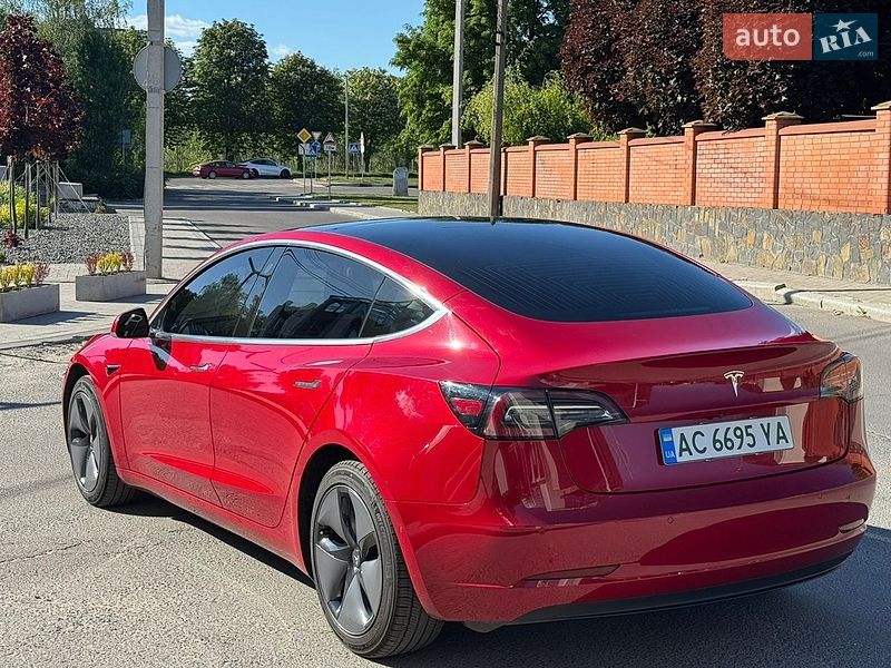 Седан Tesla Model 3 2019 в Луцьку