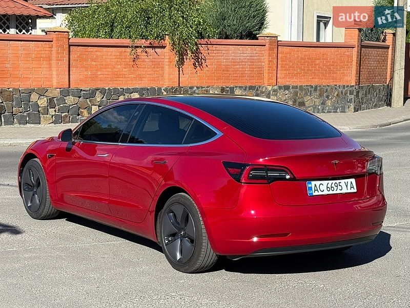 Седан Tesla Model 3 2019 в Луцьку